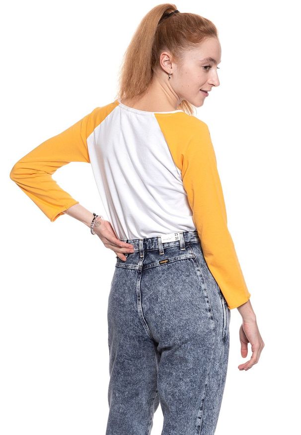 Wrangler - WRANGLER T SHIRT DAMSKI RAGLAN CROP LS TEE WHITE W718CF912 112130920. Długość rękawa: raglanowy rękaw. Wzór: nadruk