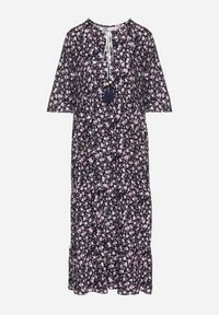 Born2be - Granatowo-Różowa Bawełniana Sukienka Rozkloszowana w Drobne Kwiatki z Chwostem Orrilva. Okazja: na imprezę, na co dzień. Typ kołnierza: dekolt w łódkę. Kolor: niebieski. Materiał: bawełna. Wzór: kwiaty. Sezon: wiosna. Styl: casual, elegancki #6