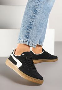 Renee - Czarne Casualowe Sneakersy Typu Kultowe Tenisówki Ablerri. Okazja: na co dzień. Nosek buta: okrągły. Zapięcie: sznurówki. Kolor: czarny. Materiał: jeans. Obcas: na obcasie. Wysokość obcasa: niski