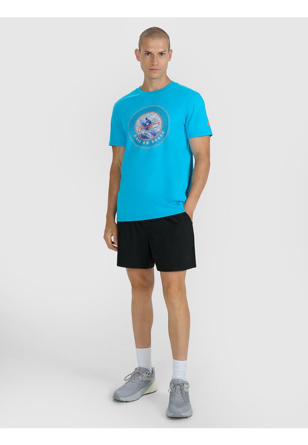 4f - 4F T-shirt regular z nadrukiem męski - niebieski S. Okazja: na co dzień. Kolor: niebieski. Materiał: jersey, bawełna, materiał. Długość rękawa: krótki rękaw. Długość: krótkie. Wzór: nadruk. Styl: sportowy, klasyczny, wakacyjny, casual
