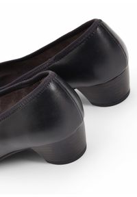 bonprix - Czółenka marki Jana, wygodna tęgość. Kolor: czarny. Obcas: na obcasie. Wysokość obcasa: średni #2