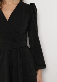 Born2be - Czarna Rozkloszowana Sukienka Maxi z Kopertowym Dekoltem i Paskiem Zeina. Kolor: czarny. Typ sukienki: kopertowe. Styl: klasyczny. Długość: maxi #2