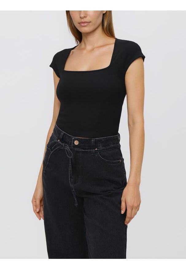 Reserved - T-shirt z wiskozą - czarny. Kolor: czarny. Materiał: wiskoza