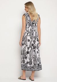 Born2be - Czarna Sukienka z Roślinnym Wzorem i Kopertowym Dekoltem z Gumką w Talii Orrune. Okazja: na co dzień, do pracy, na spotkanie biznesowe. Typ kołnierza: dekolt kopertowy. Kolor: czarny. Materiał: jeans. Sezon: lato. Typ sukienki: kopertowe. Styl: biznesowy, klasyczny, casual #3