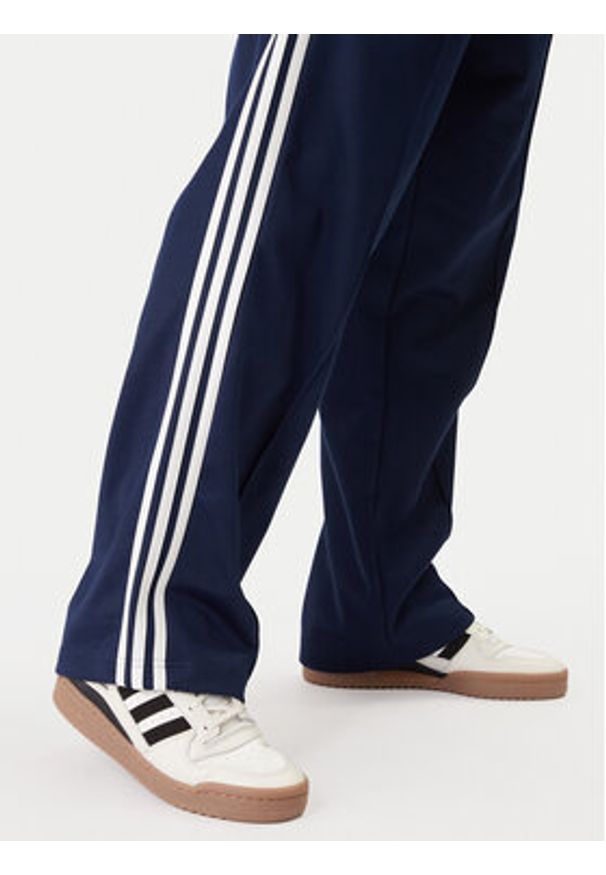 Adidas - adidas Spodnie dresowe adicolor KE3496 Granatowy Loose Fit. Kolor: niebieski. Materiał: bawełna