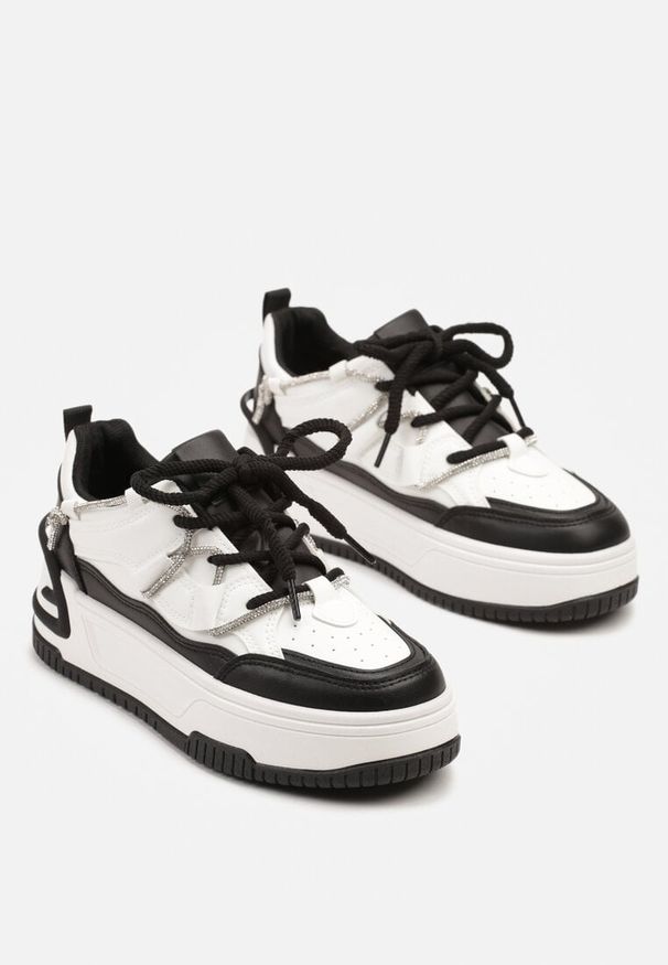 Renee - Biało-Czarne Sneakersy na Platformie z Paskiem z Cyrkonii Aneolin. Okazja: na co dzień. Zapięcie: pasek. Kolor: biały. Materiał: jedwab. Wzór: aplikacja. Obcas: na platformie