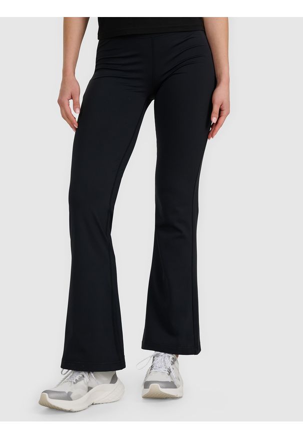 4f - 4F Legginsy z rozszerzanymi nogawkami damskie- czarne XS. Okazja: na co dzień. Stan: podwyższony. Kolor: czarny. Materiał: skóra, syntetyk, materiał. Długość: długie. Styl: casual