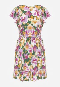 Renee - Zielono-Różowa Taliowana Bawełniana Sukienka w Kwiaty z Falbanami przy Ramionach z Gumką w Talii Nelova. Kolor: zielony. Materiał: bawełna. Długość rękawa: krótki rękaw. Wzór: kwiaty. Sezon: lato. Styl: elegancki, wizytowy #6