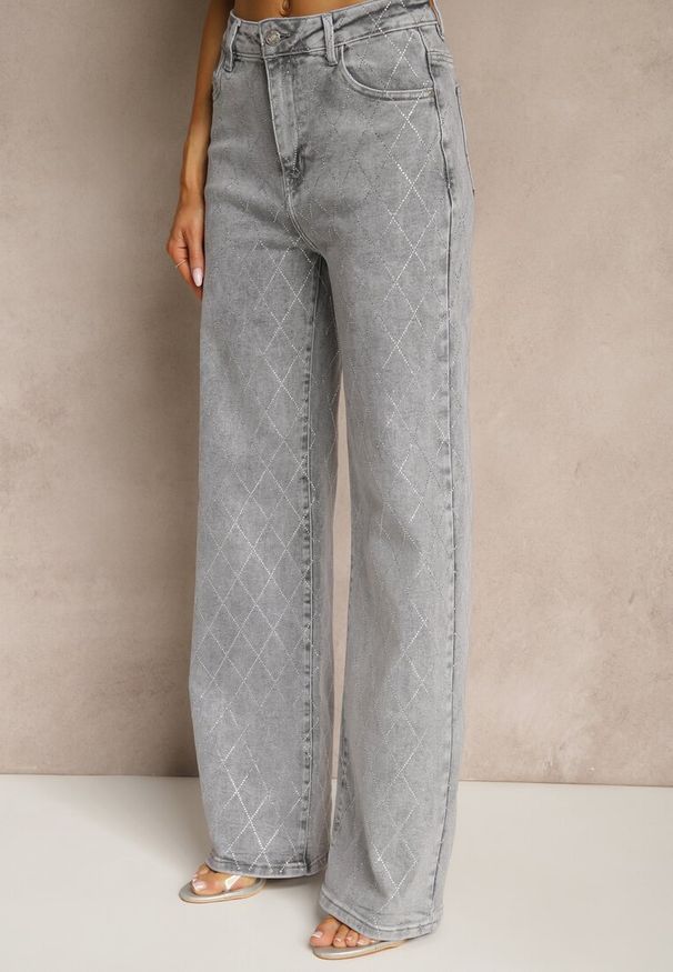 Renee - Szare Bawełniane Jeansy o Szerokim Fasonie High Waist z Cyrkoniami Melsedi. Okazja: na co dzień. Stan: podwyższony. Kolor: szary. Wzór: aplikacja. Styl: elegancki, casual