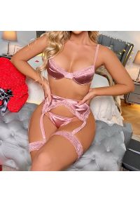 Intica - Komplet bielizny koronkowej na romantyczne wieczory Ulpia. Kolor: różowy. Materiał: koronka. Wzór: koronka