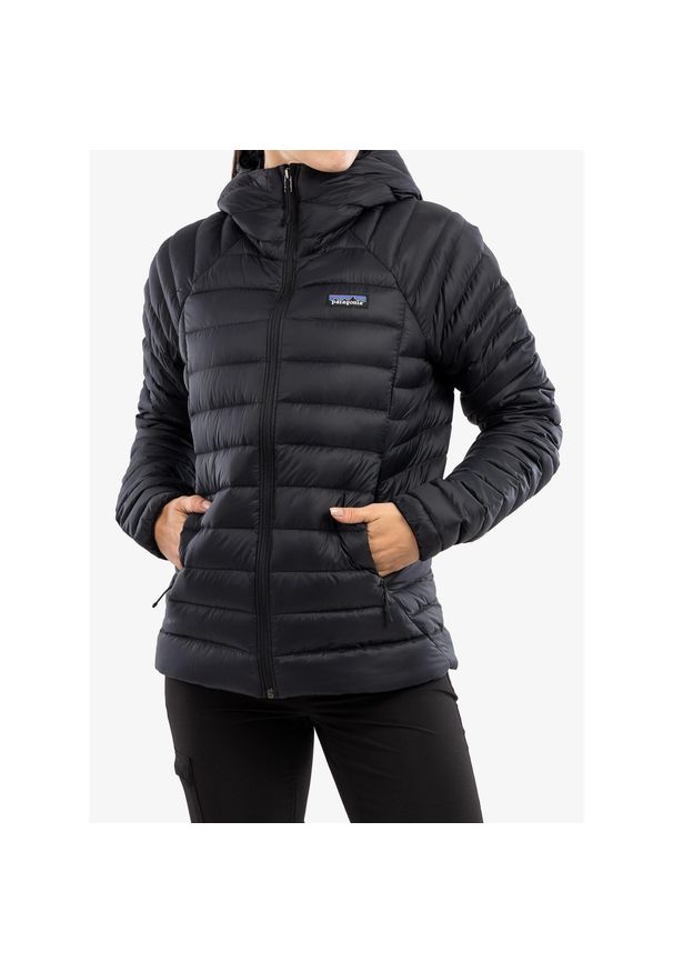 Kurtka puchowa damska Patagonia Down Sweater Hoody. Kolor: czarny. Materiał: puch. Sport: turystyka piesza