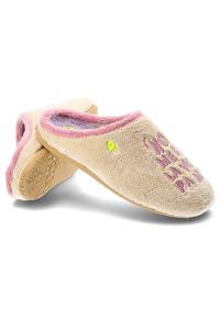 Hot Potatoes by Gioseppo - Beżowe Kapcie Gioseppo - Hot Potatoes Domowe Obuwie Damskie. Okazja: do domu. Kolor: beżowy. Materiał: materiał. Styl: casual #8