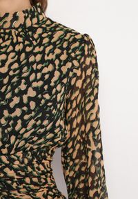 Born2be - Beżowo-Zielona Rozkloszowana Sukienka Mini w Modny Print Ozdobiona Brokatem Ifigentta. Kolor: beżowy. Wzór: nadruk, aplikacja. Długość: mini #5