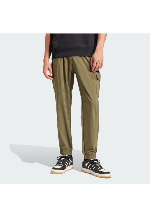 Adidas - Spodnie Essentials Small Logo Cargo. Kolor: beżowy, wielokolorowy, czarny. Materiał: materiał. Sport: fitness