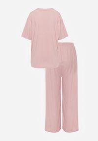 Renee - Różowy Oversizowy Komplet Zdobiony Cyrkoniami T-shirt i Spodnie Arnateia. Kolor: różowy. Wzór: aplikacja #7