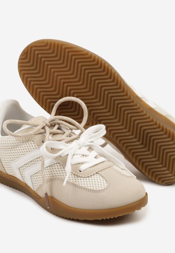 Renee - Beżowe Sneakersy w Stylu Tenisówek Ozdobione Geometrycznym Wzorem Teloriella. Okazja: na co dzień. Zapięcie: sznurówki. Kolor: beżowy. Materiał: jeans. Wzór: aplikacja, geometria