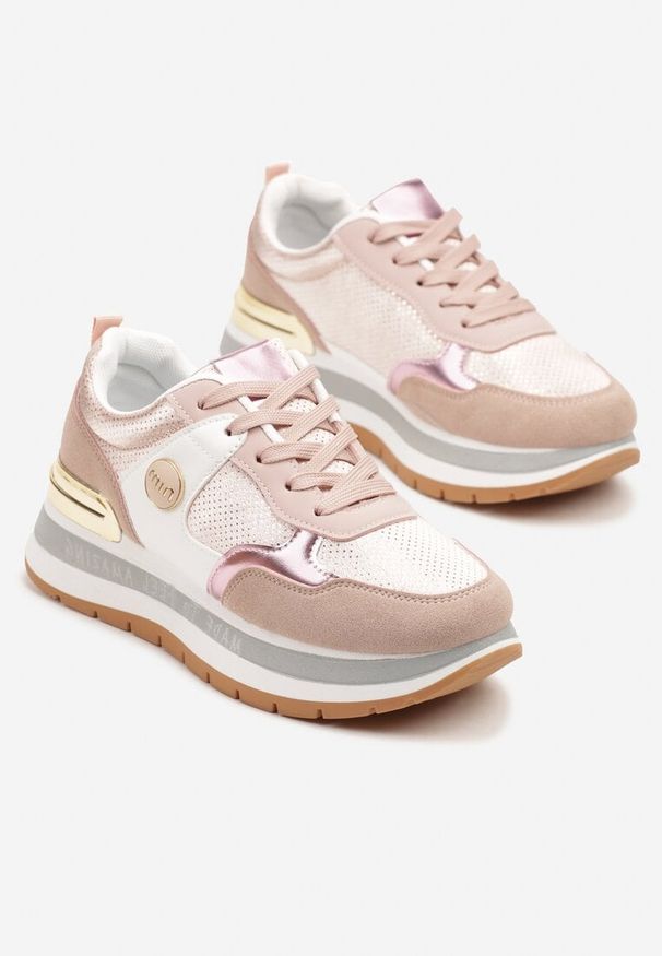 Renee - Różowe Sneakersy Streetwearowe Zdobione Przeszyciami Adivelo. Okazja: na co dzień, na uczelnię. Kolor: różowy. Wzór: aplikacja