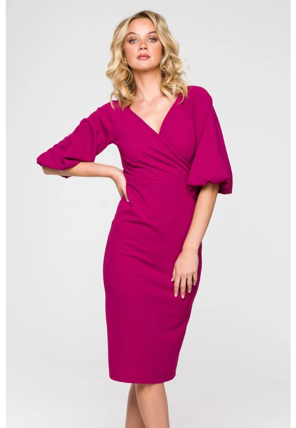 Makover - Sukienka ołówkowa z dekoltem V i bufiastymi rękawami śliwka. Okazja: na randkę. Typ sukienki: ołówkowe. Styl: elegancki, wizytowy