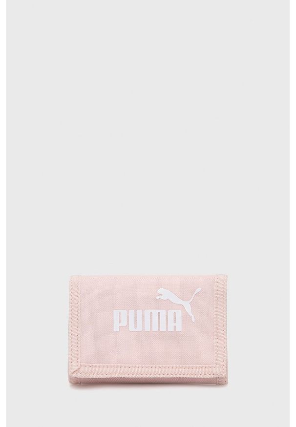 Puma portfel 7561779 damski kolor różowy. Kolor: różowy