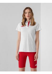 4f - Koszulka polo damska Polska - Tokio 2020. Typ kołnierza: polo. Kolor: biały. Materiał: dzianina, bawełna. Długość rękawa: raglanowy rękaw. Wzór: nadruk. Sezon: lato #1