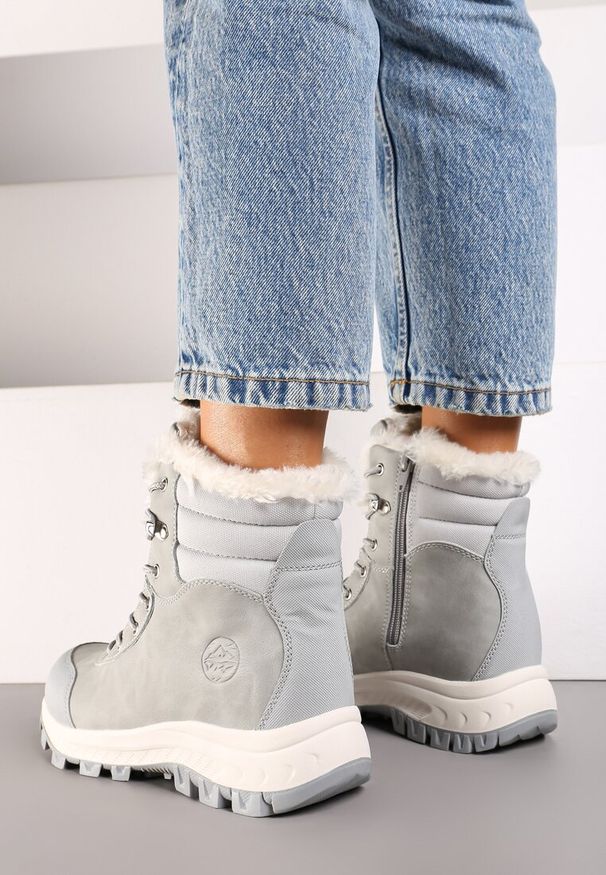 Renee - Jasnoszare Botki Trekkingowe na Platformie ze Sznurowaniem Labrinna. Zapięcie: sznurówki. Kolor: szary. Materiał: jeans. Sezon: zima. Obcas: na platformie. Styl: elegancki