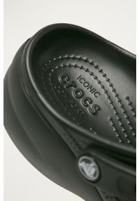 Crocs - Klapki. Nosek buta: okrągły. Kolor: czarny. Materiał: syntetyk, materiał, guma. Wzór: gładki. Wysokość obcasa: niski #3