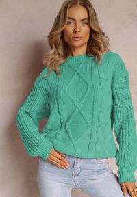Renee - Zielony Klasyczny Sweter z Modnym Splotem Wykończony Ściągaczami Viala. Kolor: zielony. Wzór: ze splotem. Sezon: zima. Styl: klasyczny