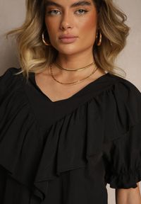 Renee - Czarna Bluzka z Wiskozą Ozdobiona Falbankami Fadelena. Typ kołnierza: kołnierz z falbankami. Kolor: czarny. Materiał: wiskoza. Wzór: aplikacja #3