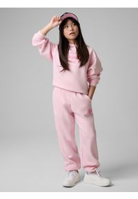 4f - 4F Spodnie dresowe joggery dziewczęce - różowe 146/152 (10-12 lat). Okazja: na spacer, na co dzień, na uczelnię. Stan: podwyższony. Kolor: różowy. Materiał: dresówka. Sezon: lato. Styl: casual #1