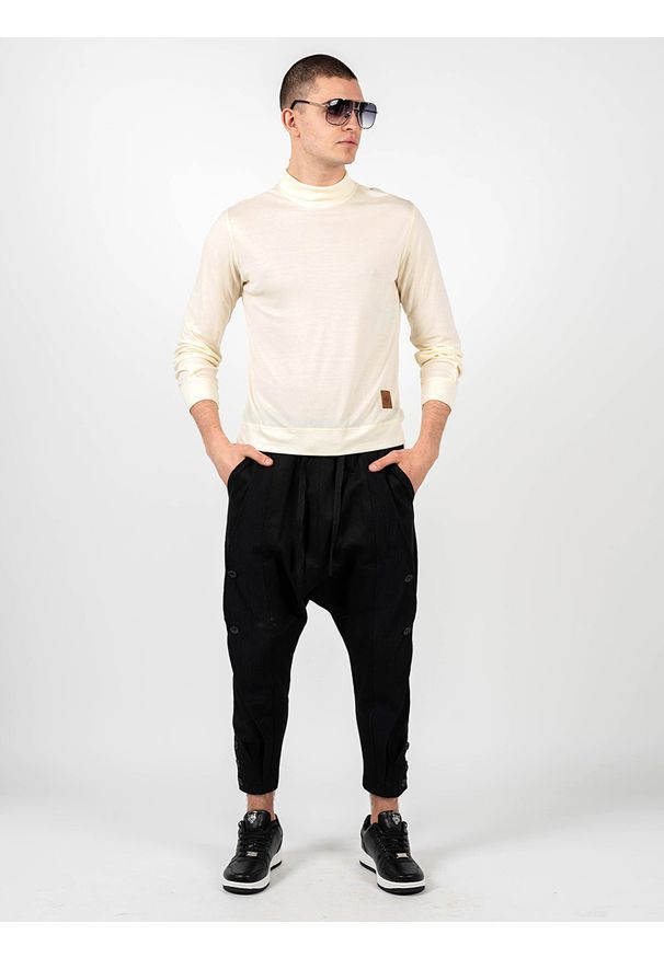 Bally Longsleeve "Turtle-Neck" | 6235776 | Mężczyzna | Żółty, Kremowy. Okazja: na co dzień. Typ kołnierza: golf. Kolor: żółty, kremowy, wielokolorowy. Materiał: kaszmir, lyocell. Długość rękawa: długi rękaw. Wzór: aplikacja. Styl: casual