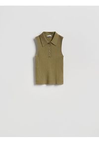 Reserved - Prążkowana bluzka - oliwkowy. Kolor: oliwkowy. Materiał: prążkowany