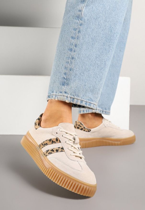 Renee - Beżowe Zamszowe Sneakersy w Stylu Kultowych Tenisówek ze Skórzaną Wkładką i Wzorem w Panterkę Tenannia. Okazja: na co dzień. Kolor: beżowy. Materiał: zamsz, skóra. Wzór: motyw zwierzęcy