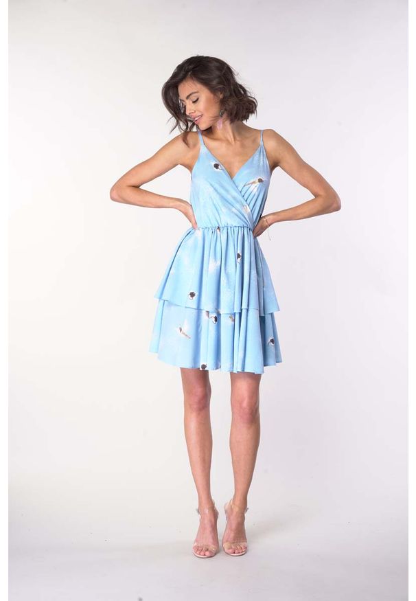 Nommo - Sukienka na Ramiączkach z Zakładanym Dekoltem - Błękitna. Kolor: niebieski. Materiał: poliester, wiskoza. Długość rękawa: na ramiączkach