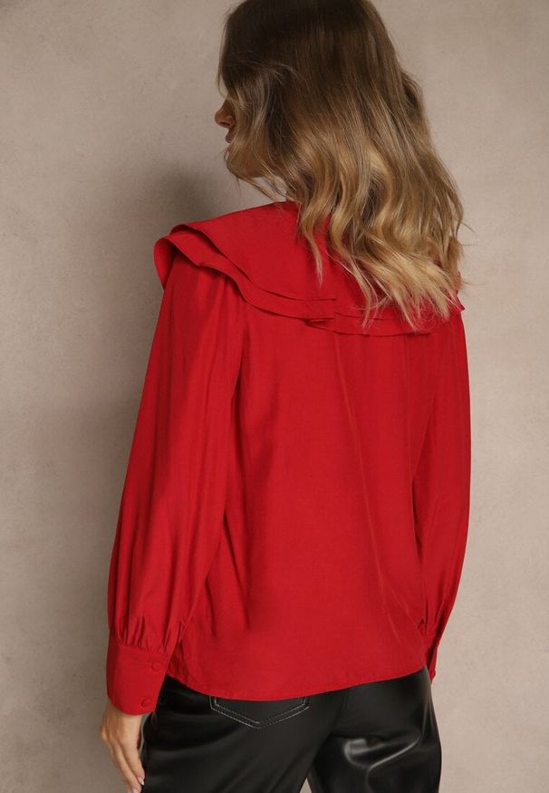 Renee - Czerwona Koszula Vices z Dekoltem z Falbanami i Bufiastymi Rękawami Zoiruna. Kolor: czerwony. Materiał: jeans. Styl: boho