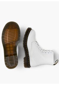 Dr. Martens - Glany damskie białe DR. MARTENS 1460 PASCAL. Okazja: do pracy, na spacer, na co dzień. Kolor: biały. Styl: casual