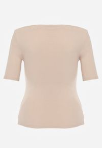 Renee - Beżowy Dopasowany T-shirt z Wiskozy z Dekoltem w Łódkę Vivianna. Typ kołnierza: dekolt w łódkę. Kolor: beżowy. Materiał: wiskoza #5