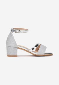 Born2be - Srebrne Lakierowane Sandały na Niskim Słupku z Brokatowymi Wstawkami Molmes. Okazja: na co dzień. Kolor: srebrny. Materiał: lakier. Styl: casual, elegancki