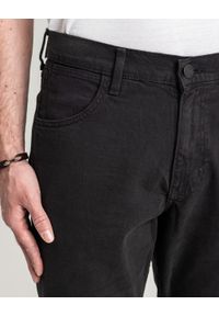 Wrangler - MESKIE SPODNIE WRANGLER GREENSBORO BLACK RINSE 112362309. Okazja: na co dzień. Sezon: lato. Styl: casual, klasyczny #7