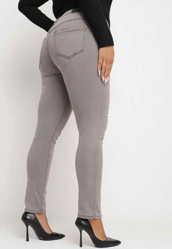 Born2be - Ciemnoszare Jeansy Skinny z Wysokim Stanem Nevettas. Stan: podwyższony. Kolor: szary. Długość: długie. Styl: elegancki, klasyczny