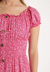 Born2be - Fuksjowa Bawełniana Sukienka w Drobne Kwiaty z Gumkami w Talii Fielita. Kolor: różowy. Materiał: bawełna. Długość rękawa: krótki rękaw. Wzór: kwiaty. Sezon: lato. Styl: elegancki #2