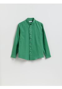 Reserved - Gładka koszula regular fit - zielony. Kolor: zielony. Materiał: bawełna, tkanina. Wzór: gładki