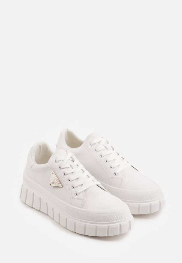 Renee - Białe Sneakersy VICES na Tłoczonej Podeszwie w Stylu Chunky Myninis. Okazja: na co dzień. Kolor: biały. Materiał: skóra, koronka. Obcas: na platformie