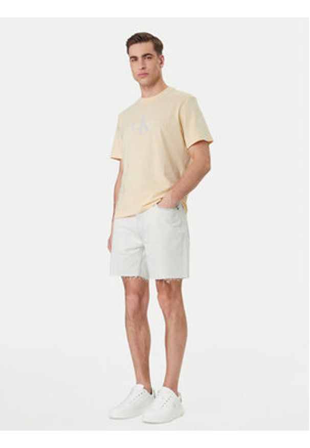 Calvin Klein Jeans Szorty jeansowe Classic LV04RF787G Écru Regular Fit. Kolor: kremowy. Materiał: bawełna