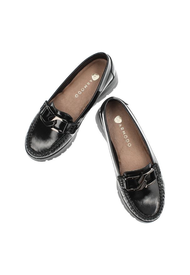 Czarne Modne Półbuty Armodo Stylowe Obuwie Damskie. Okazja: na spotkanie biznesowe. Zapięcie: klamry. Kolor: czarny. Materiał: lakier, skóra. Styl: elegancki