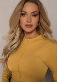Renee - Żółta Prążkowana Bluza o Krótkim Fasonie Dwoma Suwakami Aloue. Kolor: żółty. Materiał: prążkowany. Długość: krótkie. Styl: elegancki #4