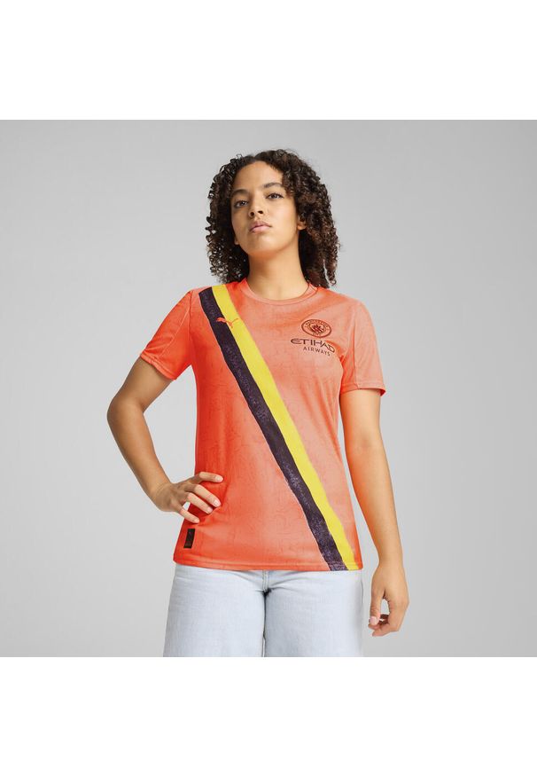 Puma - Damska koszulka KIDSUPER × MANCHESTER CITY PUMA Neon Sun Black Orange. Kolor: czarny, pomarańczowy, wielokolorowy, żółty. Sport: piłka nożna