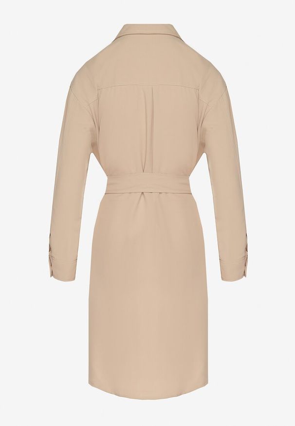 Born2be - Beżowa Koszulowa Sukienka z Ozdobnymi Guzikami i Wiązanym Paskiem Alttia. Okazja: na co dzień. Typ kołnierza: dekolt w kształcie V. Kolor: beżowy. Materiał: skóra. Długość rękawa: długi rękaw. Typ sukienki: koszulowe. Styl: casual, elegancki