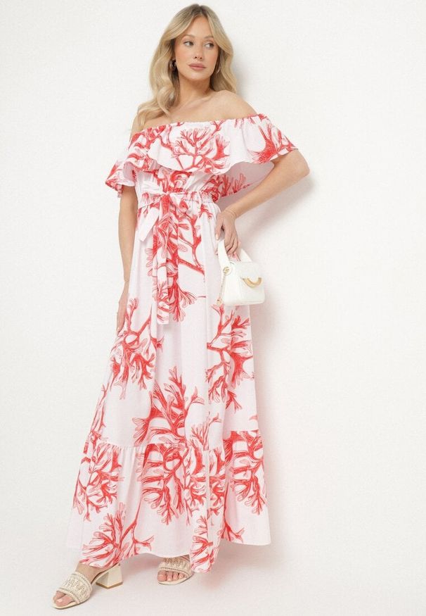 Born2be - Czerwono-Biała Sukienka Hiszpanka o Rozkloszowanym Kroju z Wiązanym Paskiem Sesiniela. Okazja: na co dzień. Typ kołnierza: dekolt hiszpanka. Kolor: czerwony. Typ sukienki: rozkloszowane. Styl: casual, elegancki