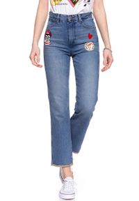 Wrangler - WRANGLER RETRO STRAIGHT BURNING GIRL W238GF11X. Wzór: aplikacja. Styl: retro #1