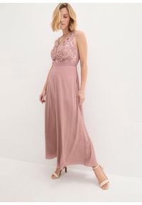 bonprix - Długa sukienka z aplikacją z cekinów. Typ kołnierza: dekolt gorset. Kolor: różowy. Materiał: szyfon. Wzór: aplikacja. Typ sukienki: gorsetowe. Styl: wizytowy, elegancki. Długość: maxi #1
